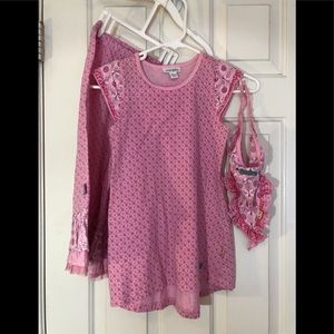 Top, pants, bandanna Naartijie